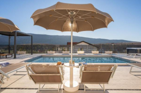 Villa Magnolia with Pool,Jacuzzi